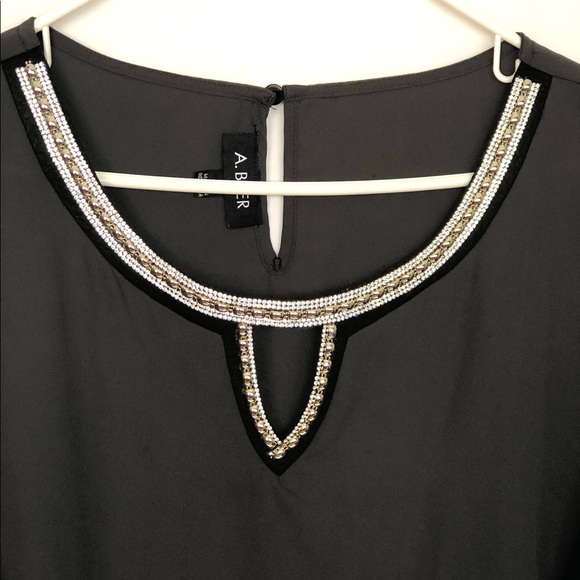A. Buyer Charcoal Studded Cold Shoulder Blouse 2X - Picture 10 of 11